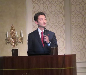 講演する熊谷知事